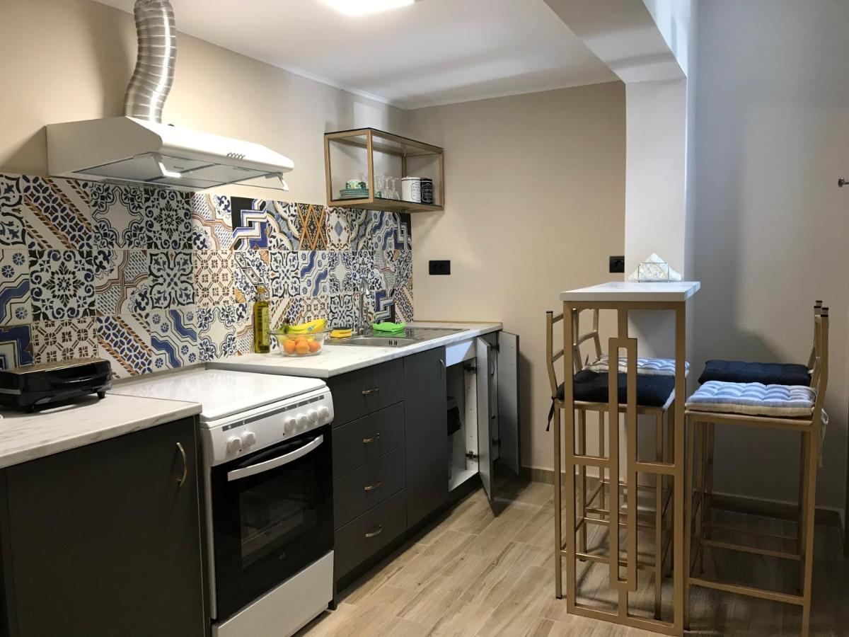 Georgias Central Chania  Bagian luar foto